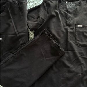 FIGS womens scrub set black size small